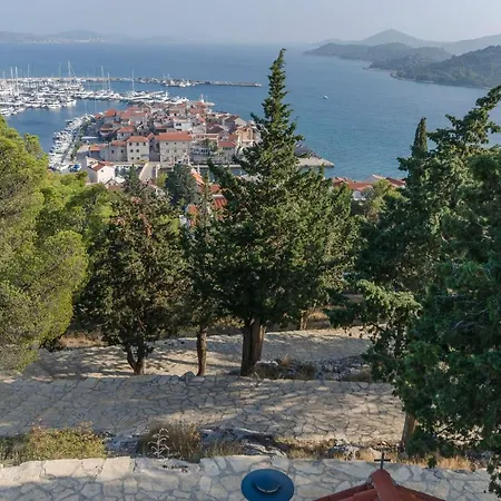 Nena * Tribunj (Sibenik-Knin)